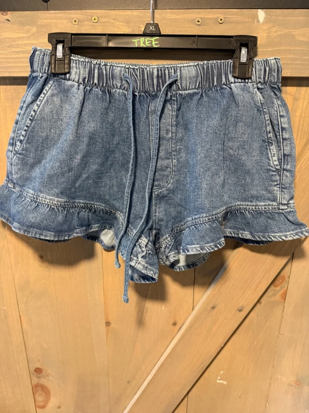American eagle Ruffle Hem Drawstring Shorts - Picture 2 of 6